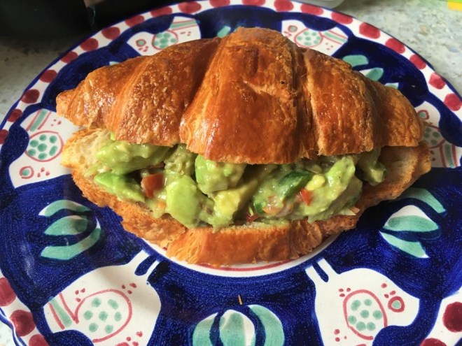 멕시칸 아보카도샐러드, 과카몰레로 만든 크로아상 샌드위치