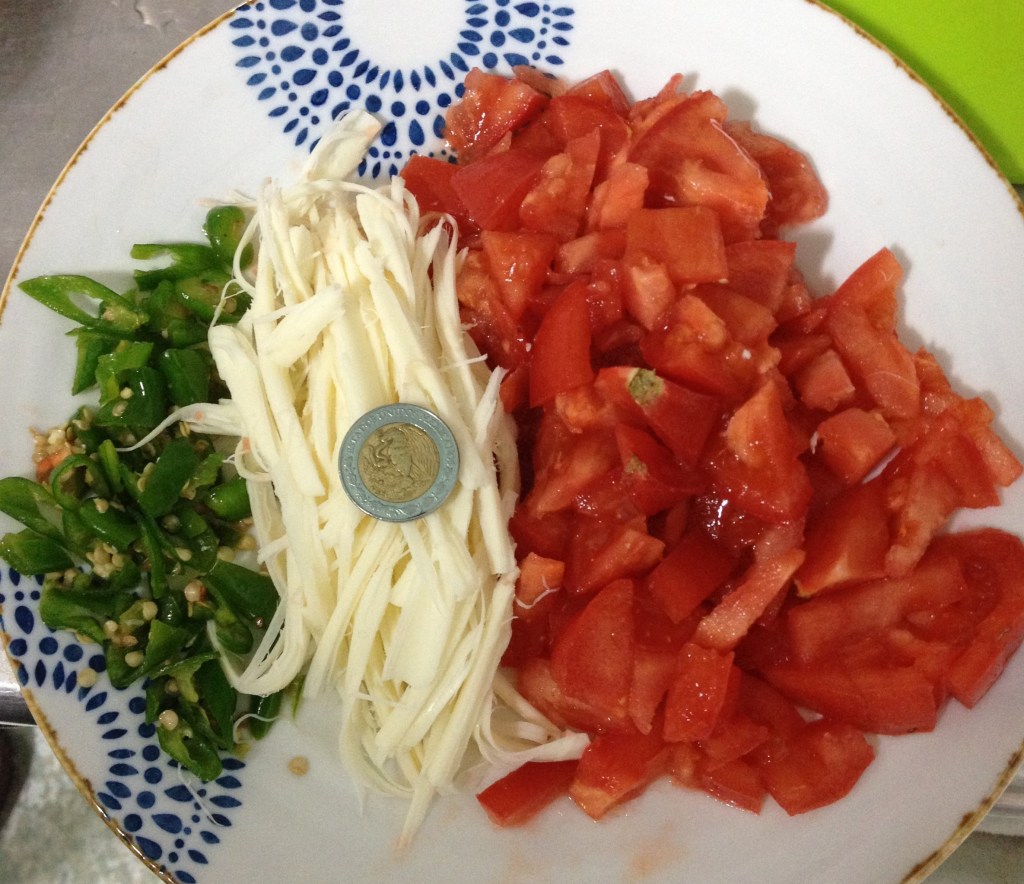 고추, 치즈, 토마토로 만든 멕시코 국기