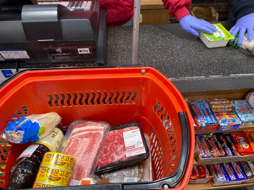 뉴욕 코리아타운에서 장보기 